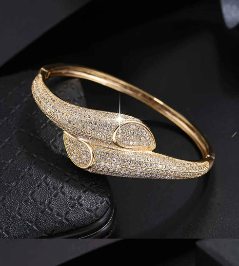 Classic Elegant Design 18K Gold Plated Cubic Zirconia Bracelet for Women
